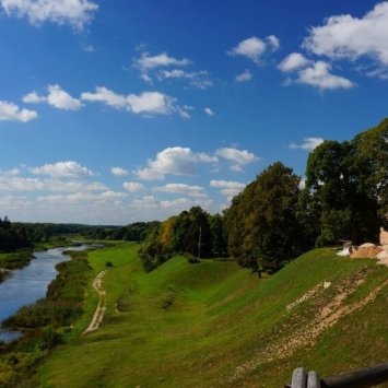 Vaizdas į upę šalią Bauskės pilies