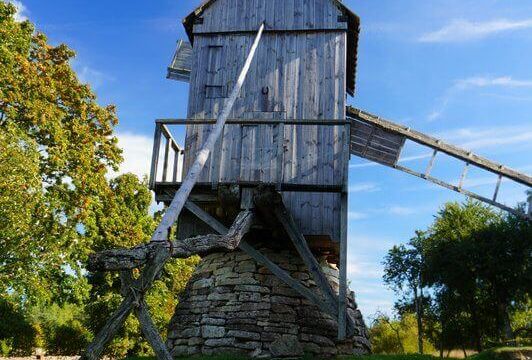 Senovinis vėjo malūnas Saaremaa saloje