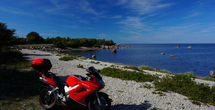 Saaremaa pajūris su motociklų