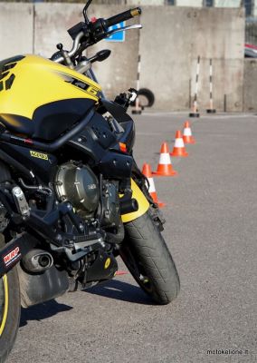 YAMAHA XJ6 YAMAHA XJ6